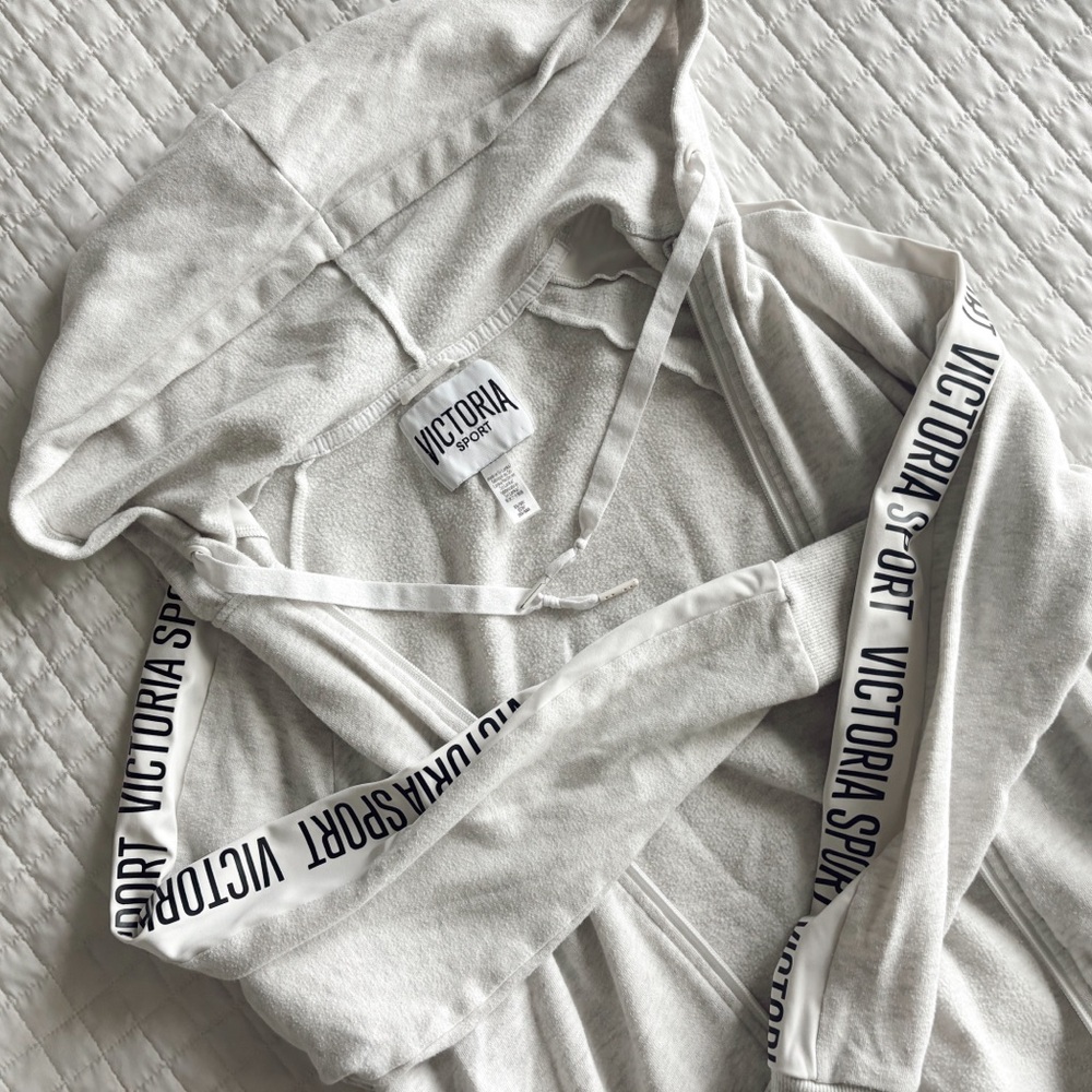 Oversized Zip Up / Victoria Sport